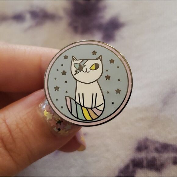🌈 Kitty, David Bowie Enamel pin - Picture 1 of 2